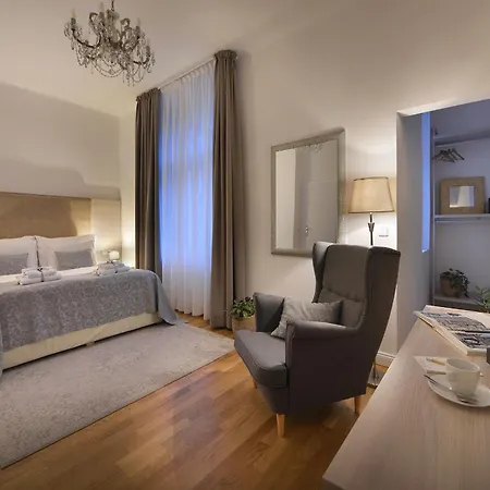 Old Town Residence By Little King-3